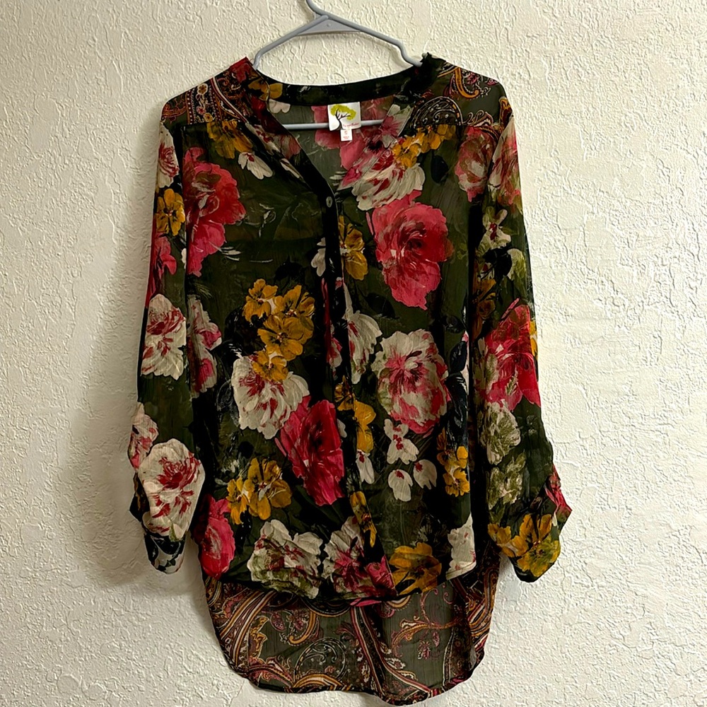 Beautiful Fig and Flower blouse size S